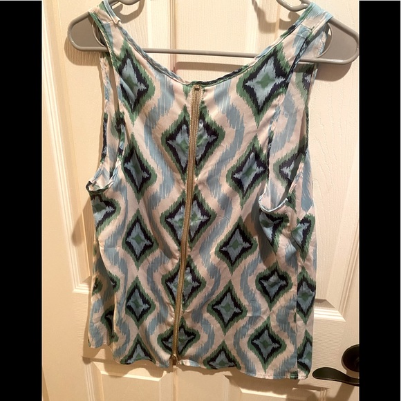 Patterned zipper tank- Large - Picture 3 of 3
